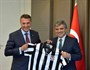 Beşiktaş Başkanı Orman’dan Cumhurbaşkanı Gül’e Nostaljik Beşiktaş Forması